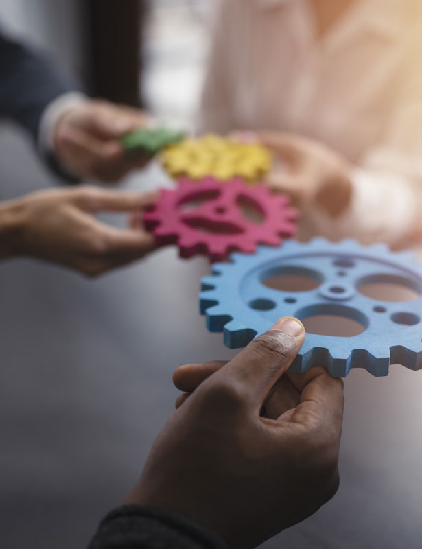 jexp.jpg (Business team connect pieces of gears. Teamwork, partnership and integration concept)